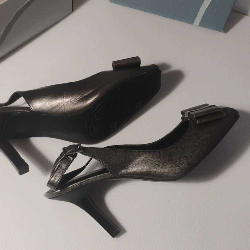 Nickels Soft Pewter Peeptoe Heels With Bow NEW IN BOX size 7.5 - Picture 7 of 9